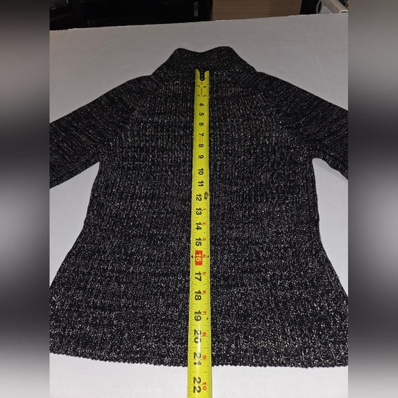 Moda International Black and Cream Sweater  EUC size M - Picture 8 of 9